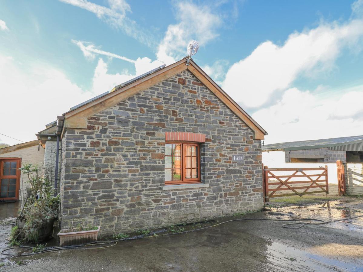 Villa Yr Hen Llaethdy à Troedyraur Extérieur photo